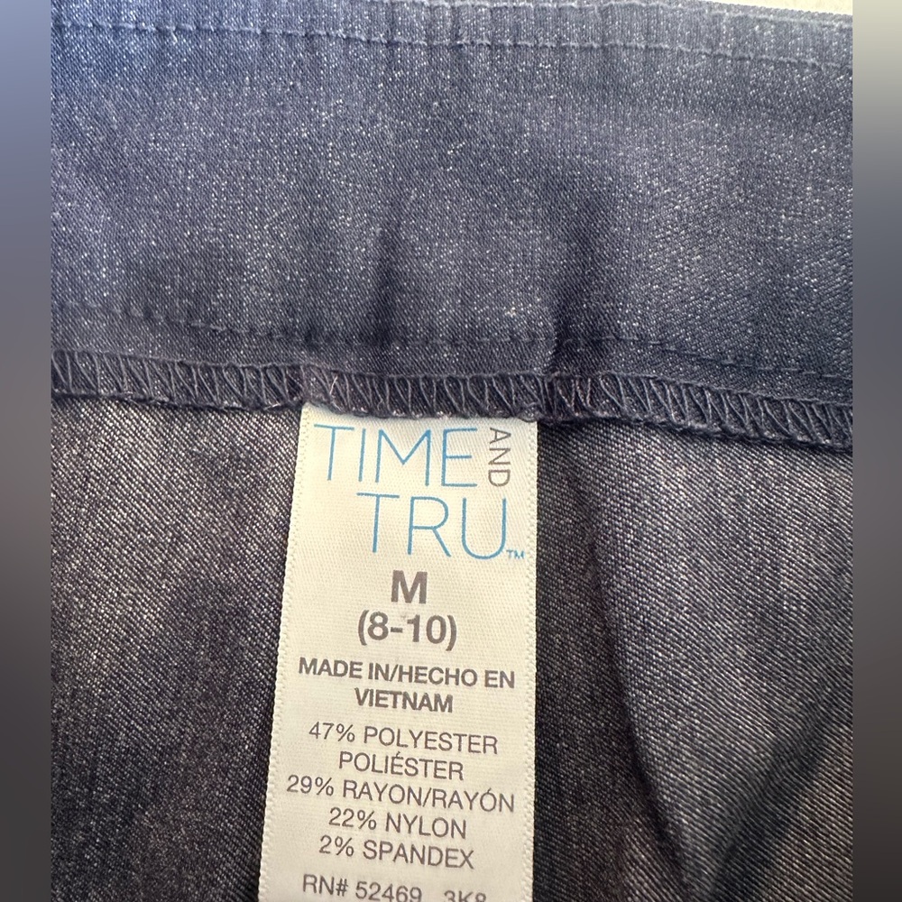 Time & True women’s size 8 pull on capri pants. Denim looking fabric - Picture 3 of 5
